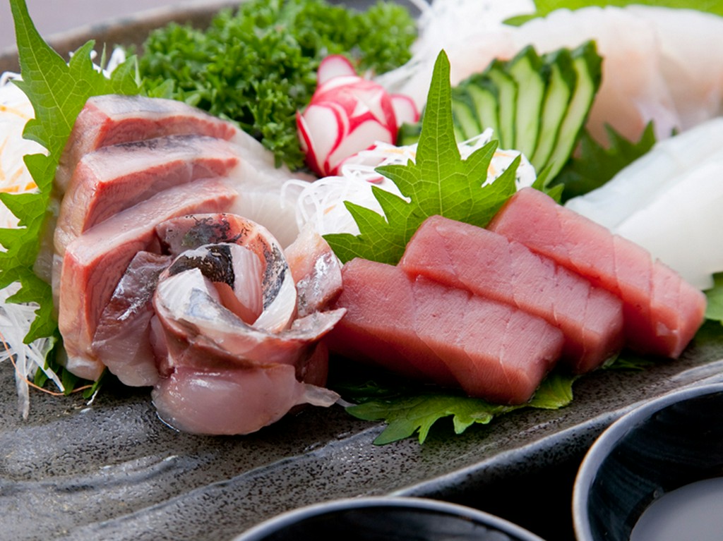 日本海の旬の魚をたっぷり盛り合わせた『鮮魚盛り合わせ』