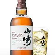 ちょっとリッチなハイボールといえば、山崎のハイボール！　味に深みと旨味がギュっと凝縮している山崎ウィスキーをハイボールで！　1度は飲みたい1品ですよ。