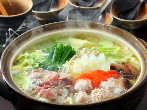 旨味たっぷりの鶏で味わう『塩ちゃんこ鍋』