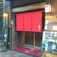 1階から3階まで、京都の古民家そのままのお座敷や、趣ある掘りごたつのお座敷など、人数や用途に合わせた雰囲気づくりへのこだわりに溢れる店内。50名以上の宴会も可能とか。
