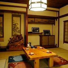 個室ならでは、ゆったりとくつろげる居心地のよい空間を演出