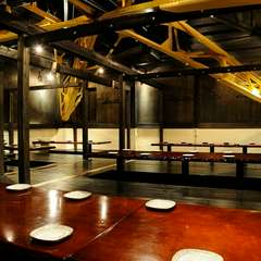 大人数での宴会に最適な広々とした店内