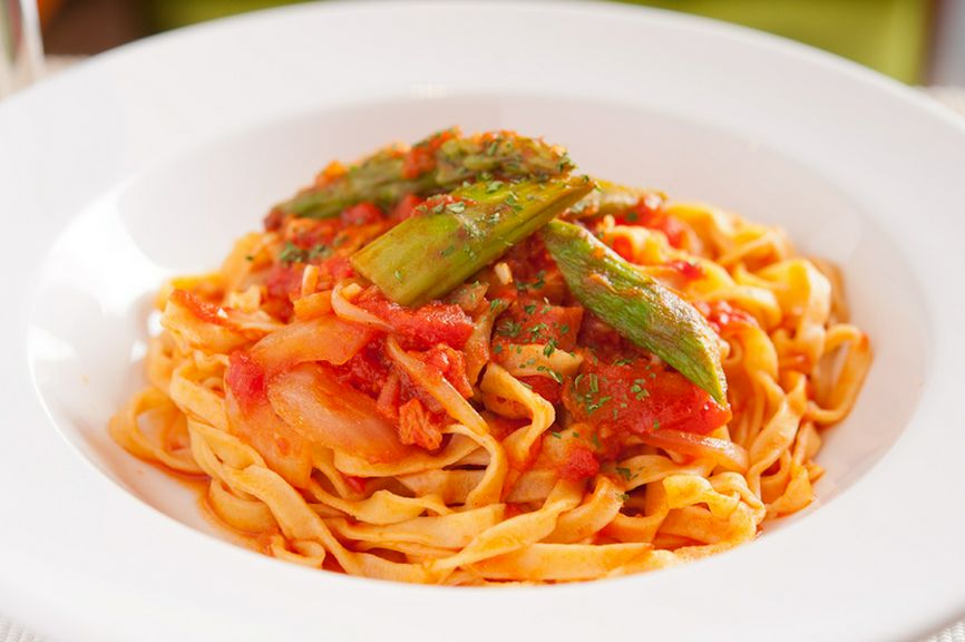 モチモチの平麺にしっかり味のソースがぴったり『生パスタ』