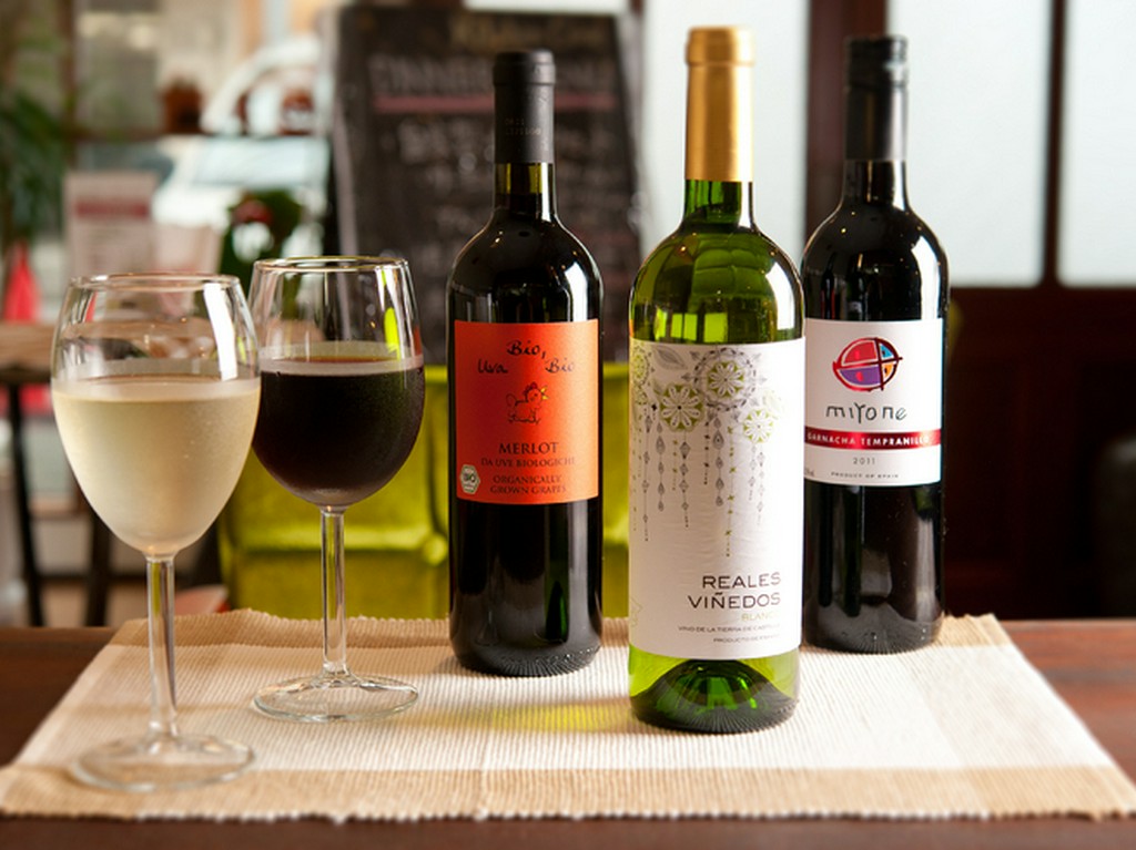 洋食にぴったりなワインをどうぞ。珍しい銘柄を揃えています