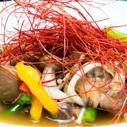 【和菜伊菜あじる】には、はちみつやコラーゲンをつかった料理があり、美容や健康などに関心がある方におすすめの料理が、提供されています。どの料理に入っているかは、行ってからのお楽しみ。