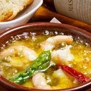 エビ、カキ、タコ、ホタテ、ベーコン、きのこ、ブロッコリー、アスパラガス