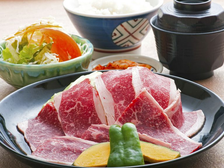 ボリューム満点！　納得の味わい『ジャンボ焼肉定食』