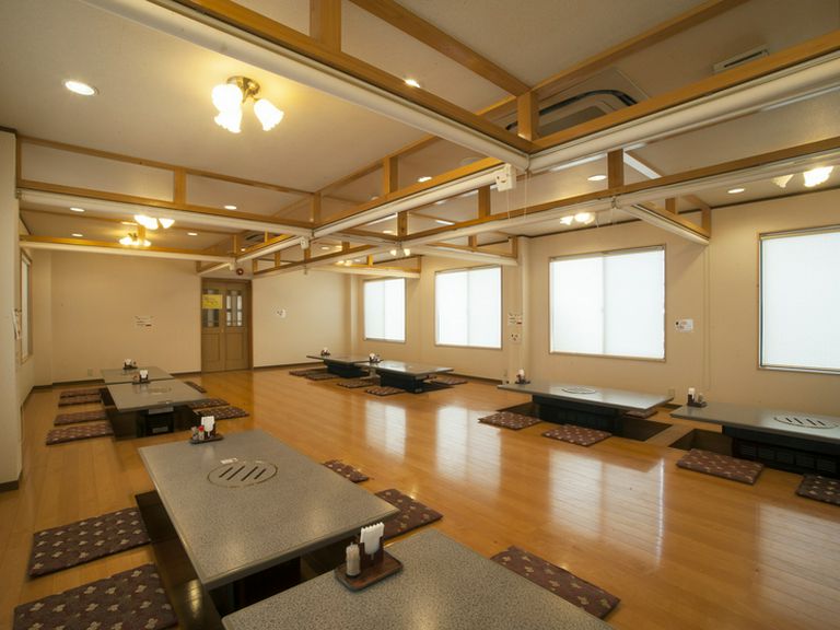 にぎやかにくつろげる空間で楽しい時間をどうぞ