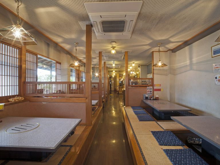 心地よい空気流れる店内で楽しむ食事の時間