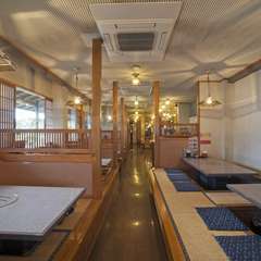心地よい空気流れる店内で楽しむ食事の時間
