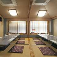 プライベート感覚で利用できる個室なら、周りを気にせずゆっくりと食事の時間を楽しめます。ファミリーやグループ、各種宴会にぜひ。美味しい料理を味わいながら、和やかな時間をどうぞ。