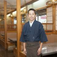 地元産の食材を中心に使用した自慢の料理をゆっくりと味わっていただきたい、そんな思いから、常に明るく心地よい空間づくりを心がけているそう。ゆったりと食事の時間を過ごせる、さりげない心遣いが魅力。