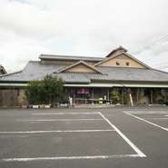 80台分の駐車場完備。グループでお出かけの帰りに立ち寄るもよし、宴会利用にも。様々なシーンにどうぞ。