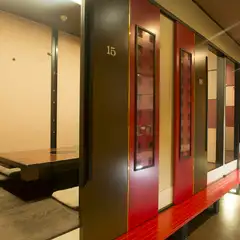 個室の仕切りをとると、40名までの宴会に対応可能
