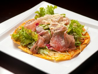 サラダ感覚で食べられる『生ハムのピッツァ』