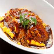 ラ・クチーナ特製のふんわりたまごのオムライスです