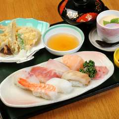 新鮮な魚を使った『寿司定食　1680円』は女性にもオススメ