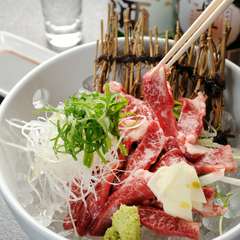 産地直送の希少な『馬タン刺し』など馬肉類が自慢です