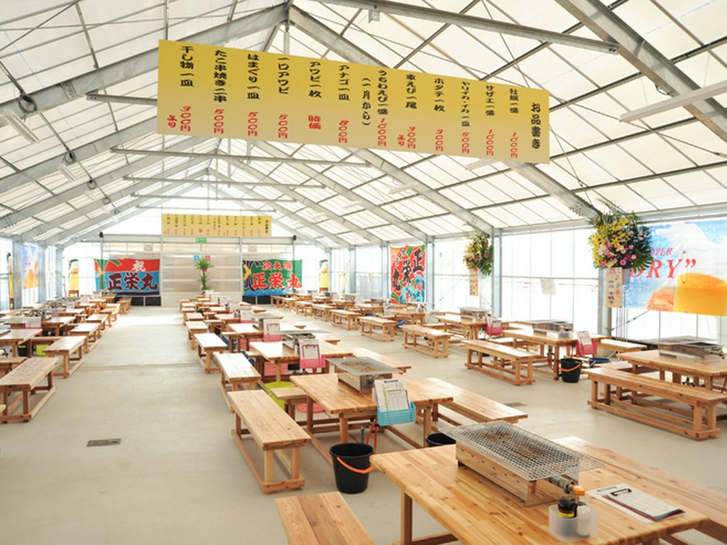 とれたて焼きたての牡蠣で、家族の楽しいランチタイムを演出