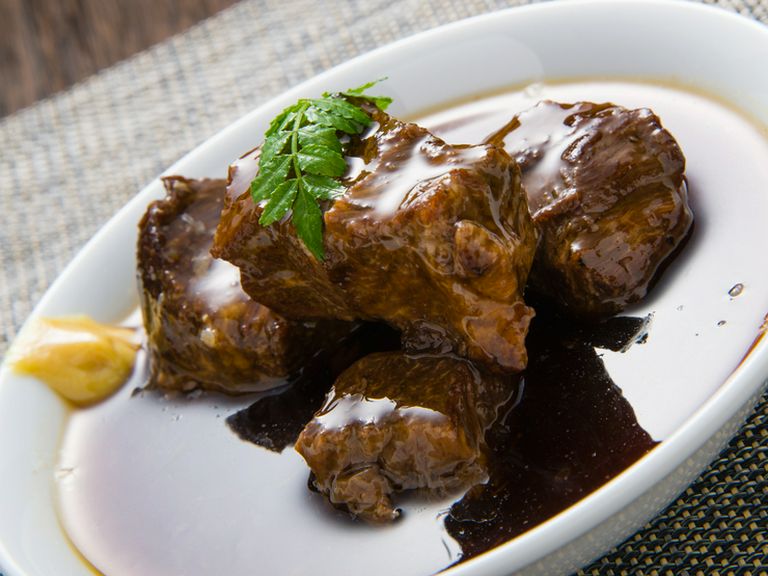 こっくりとした味わいが魅力の『牛ほほ肉の甘煮』