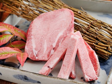 噛めば噛むほど味が出る『飛騨牛特選塩タン短冊』