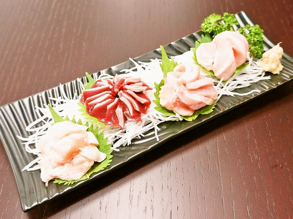 鮮度抜群だからこそのおいしさ『名古屋コーチン　鳥刺し』