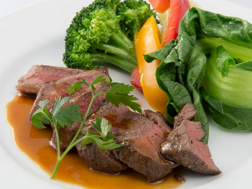 国産牛のやわらかいお肉を堪能『国産黒毛和牛ランプステーキ』