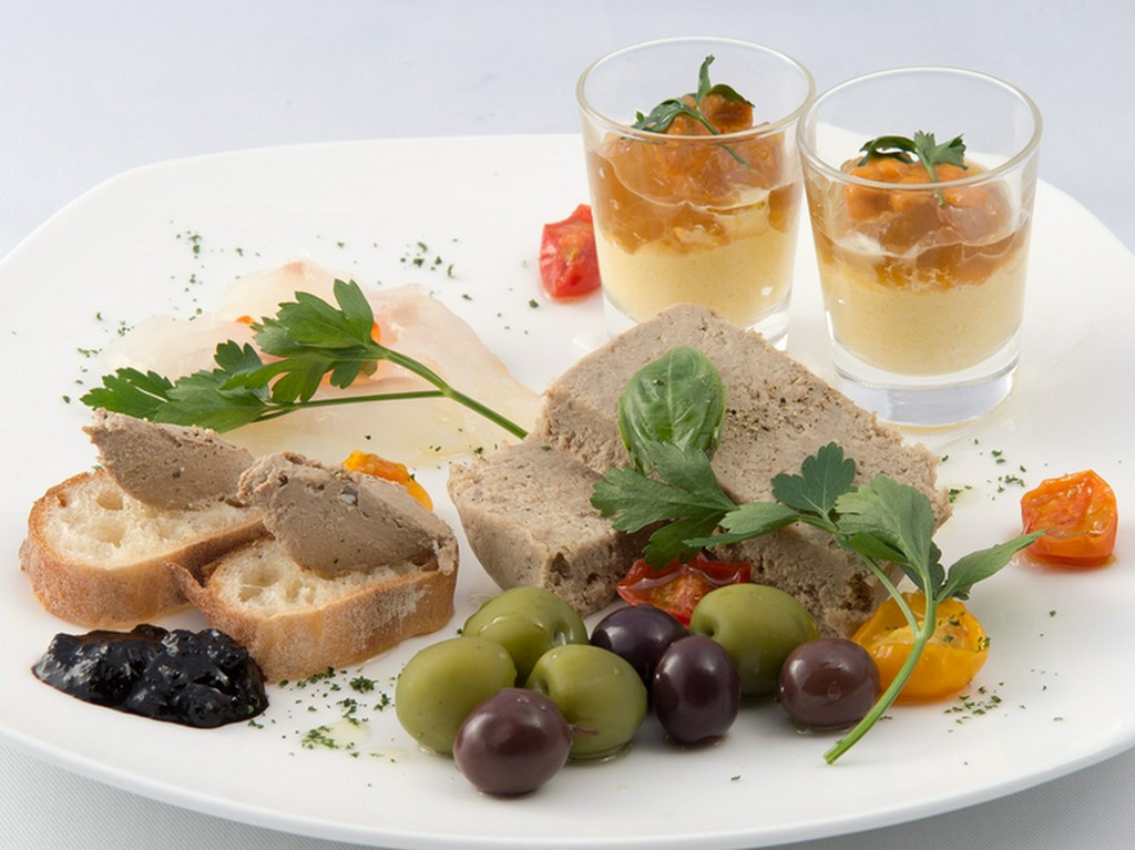 日替わりでおすすめの前菜が楽しめる『前菜盛り合せ』