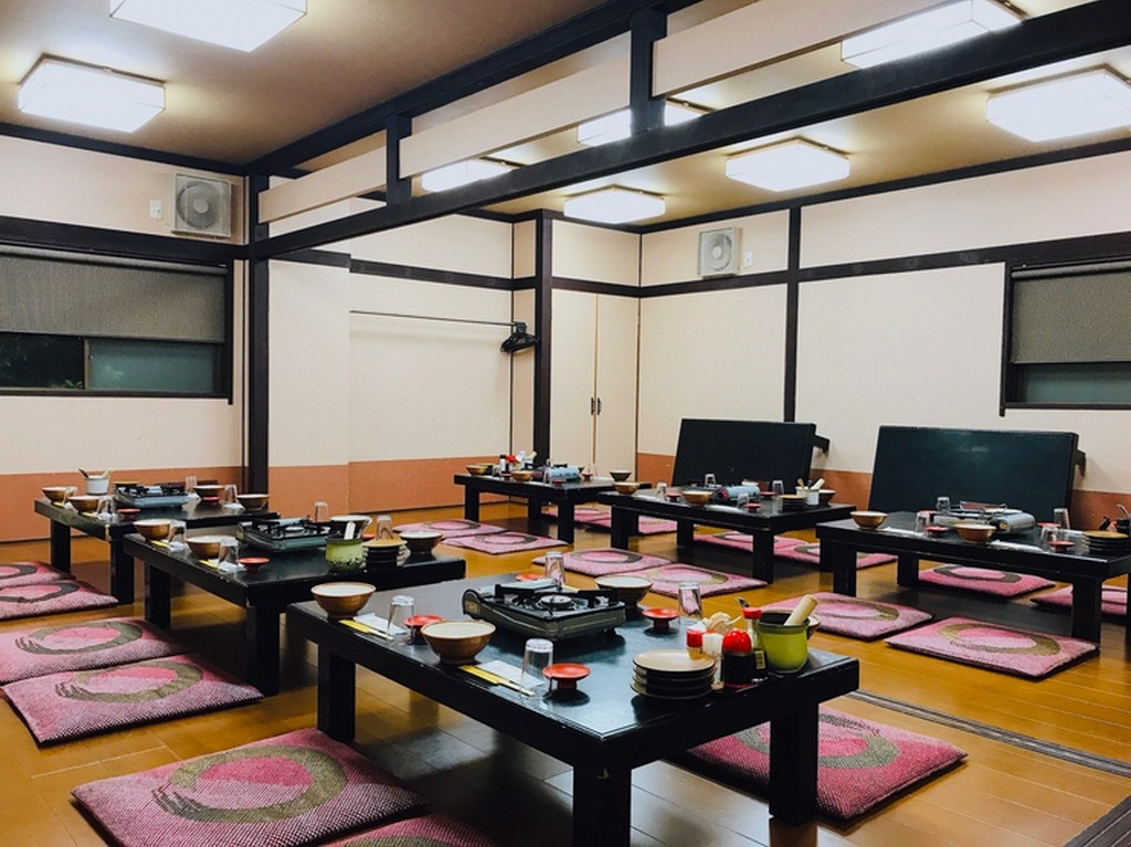 金鍋は全個室が窓付強力換気扇付となっております