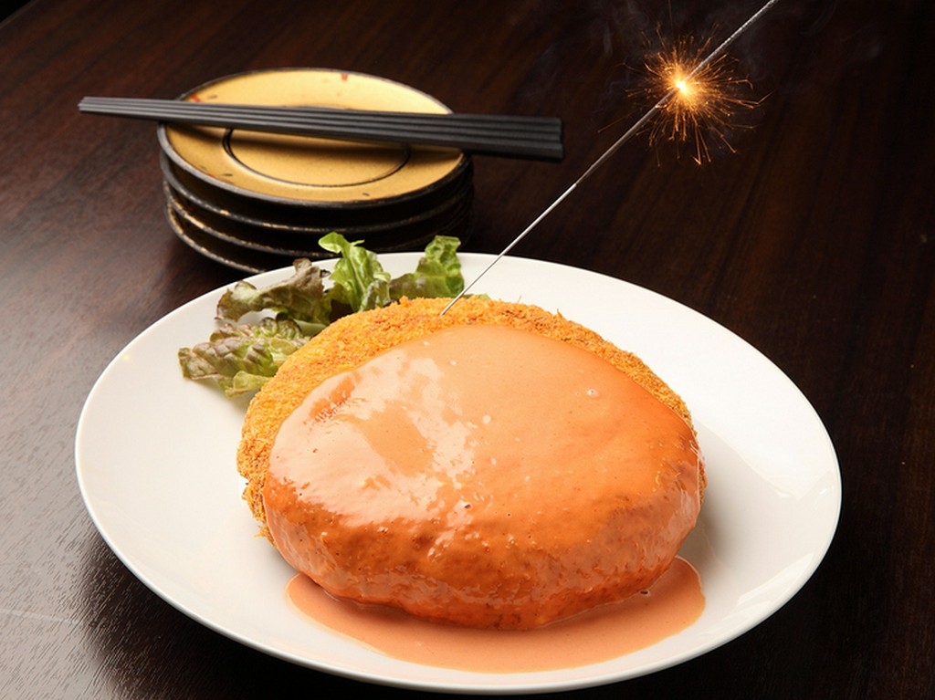 ビッグサイズに驚き、やさしい味わいに感動『すもうコロッケ』