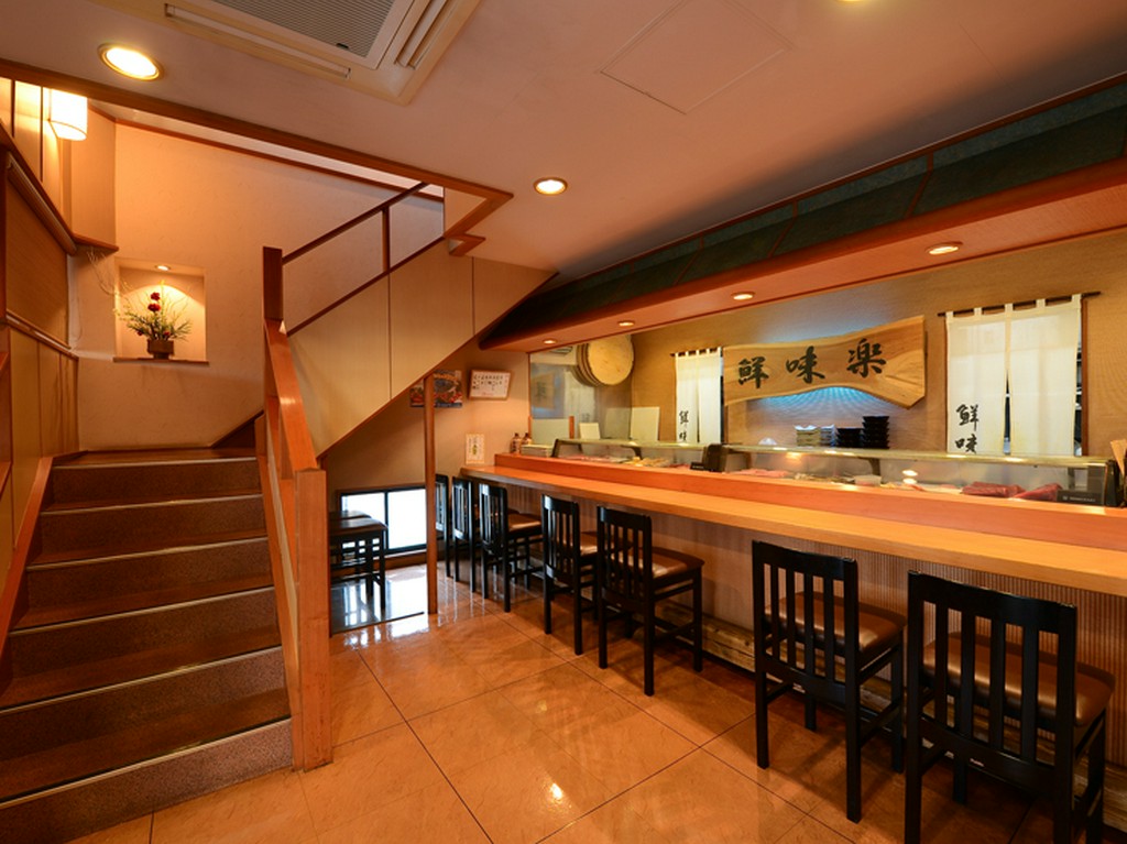 海沿いのドライブコースにあるから、カップルで訪れる方も多数