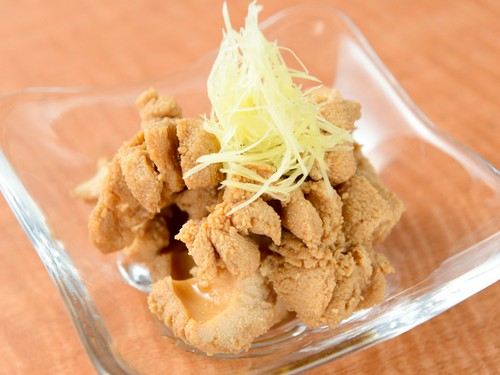 じんわりとした甘辛味が旨い『まぐろの卵煮』は酒のつまみに