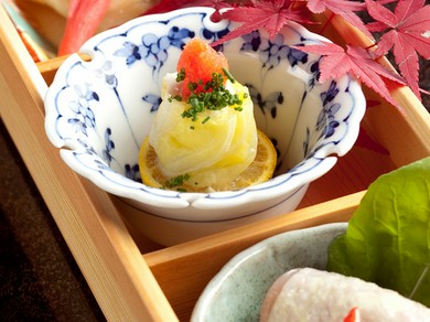 春には満開の桜を望みながら