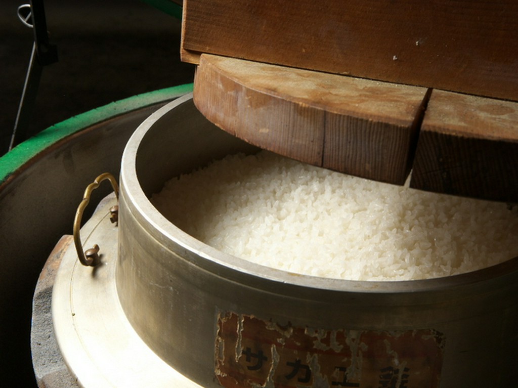 自然にできたおこげも美味しい、つやつやご飯