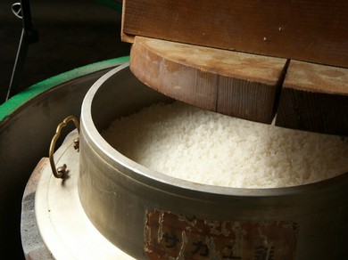 自然にできたおこげも美味しい、つやつやご飯