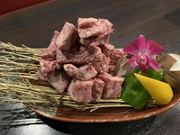 ［塩orタレ］
・肉々しいパンチがあるお肉です。
・数がとれない、貴重な部位で時期によって高騰するお肉です。