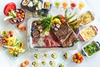 ■ベジタブルビュッフェ
■メインディッシュ（下記より1品を選択）１.アンガス牛のローストビーフ　２.魚介類と彩り野菜の一皿　３.シェフおすすめ本日のお肉料理
■本日のデザート