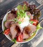 ローストビーフ2倍盛り(プラス500円)あります!
温玉と特製ローストビーフタレをお楽しみください!