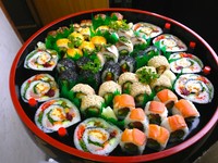 お料理は5品の当店自慢の寿司＆和食料理が楽しめます！　食後のお楽しみワッフルデザート＆ドリンク付き！