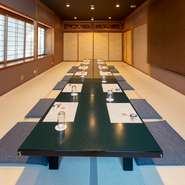 ゆったり過ごせる座敷席で、家族や友人たちと過ごす特別な時間