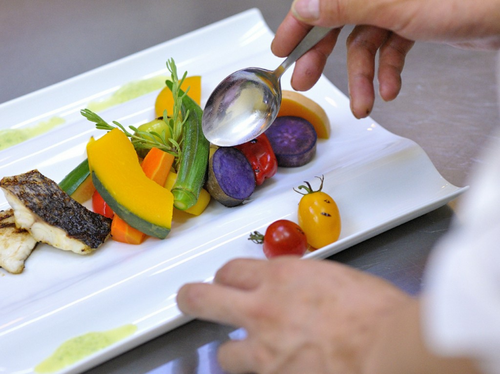 彩りもあざやかに目でも楽しめるメニュー