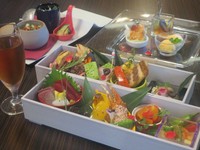 和洋折衷お好みに合わせて作ります。
ご予算等々相談してください。
3日前までに予約10名様以上からの予約になります。