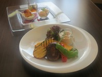 キッズリッチプレート
(ハンバーグ&オムライス&スープ デザートプレート)
他にキッズパスタ900円、キッズグリル1000円もございます