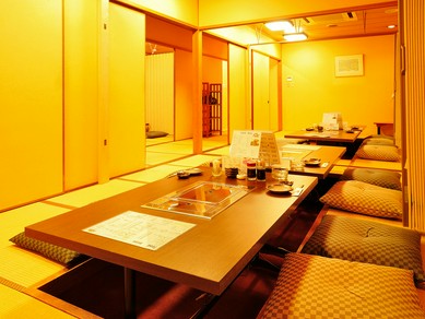 広々とした店内は掘りごたつ・大部屋は完全個室です