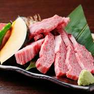 名物『厚切り上タン』をはじめ、希少部位を厳選した盛合せです。350gの大ボリュームで6372円。食べきりやすい200ｇもあります。『マキ』『ミスジ』など希少な部位が入ることもあります。