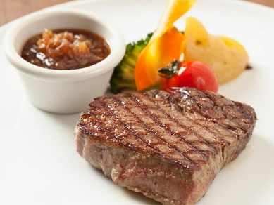 テラス席で楽しむ!美味しいお酒と地元食材を使った料理を堪能