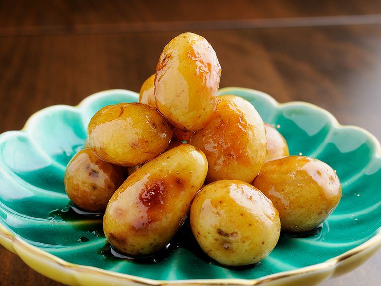 小ジャガイモを一度炒めてから甘辛く炊き上げた逸品『ころいも』