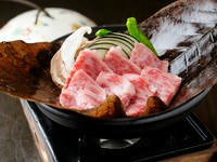 A5ランク霜降り肉を贅沢に『飛騨牛朴葉味噌焼き』