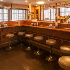 ひとりでもつい時間を忘れてしまう居心地のよい店内