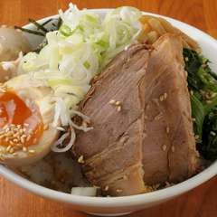 ボリュームたっぷりで食べ応えも十分『はち丼』